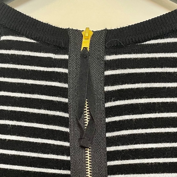 Premise / Black & White Striped / Short Sleeve Sweater w Gold Exposed Zipper / M - Picture 4 of 5